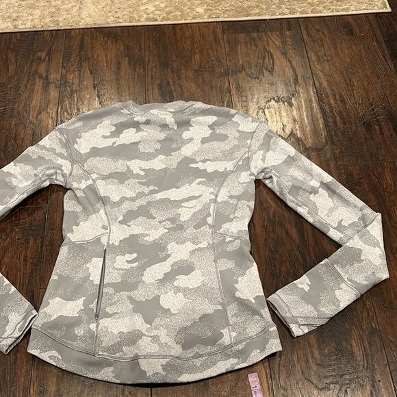 LULULEMON CLOSE TO CROSSING LONG SLEEVE SHIRT 6 CAMO JACQUARD GRAY PULLOVER EUC - Picture 8 of 9